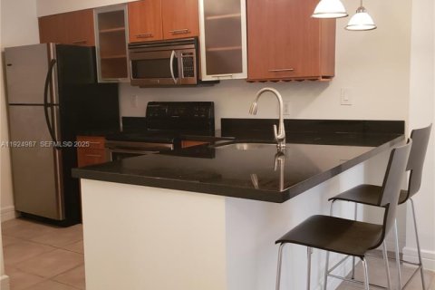 Condo in Miami, Florida, 2 bedrooms № 1985690 - photo 7