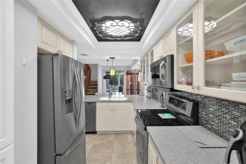 Townhouse in New Smyrna Beach, Florida 2 bedrooms, 134.99 sq.m. № 2226400 - photo 13