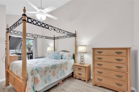 Townhouse in New Smyrna Beach, Florida 2 bedrooms, 134.99 sq.m. № 2226400 - photo 17