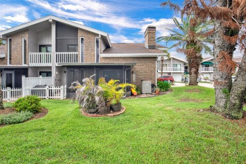 Townhouse in New Smyrna Beach, Florida 2 bedrooms, 134.99 sq.m. № 2226400 - photo 30