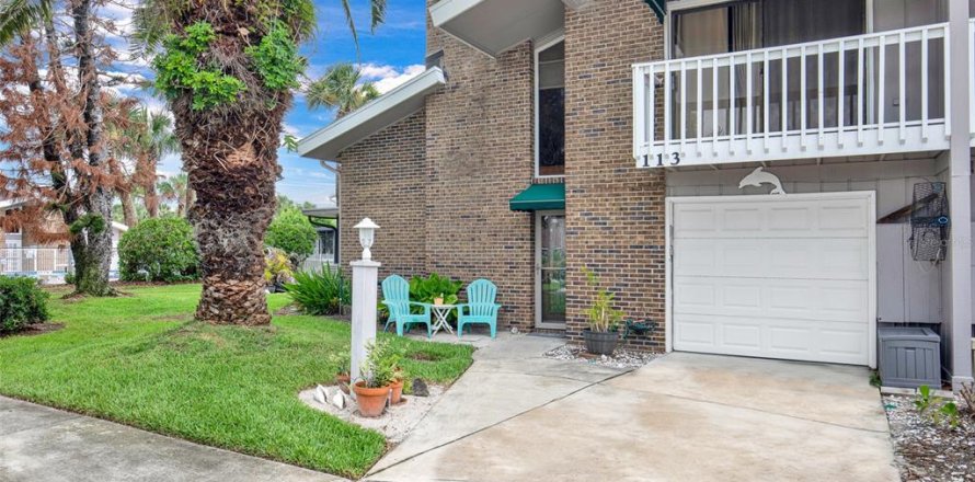 Townhouse in New Smyrna Beach, Florida 2 bedrooms, 134.99 sq.m. № 2226400