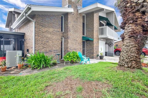 Townhouse in New Smyrna Beach, Florida 2 bedrooms, 134.99 sq.m. № 2226400 - photo 2