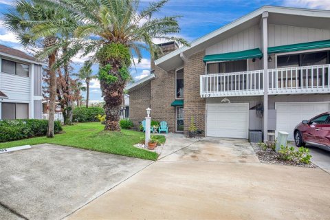 Townhouse in New Smyrna Beach, Florida 2 bedrooms, 134.99 sq.m. № 2226400 - photo 3