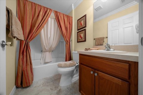 House in The Villages, Florida 3 bedrooms, 129.32 sq.m. № 1904087 - photo 8