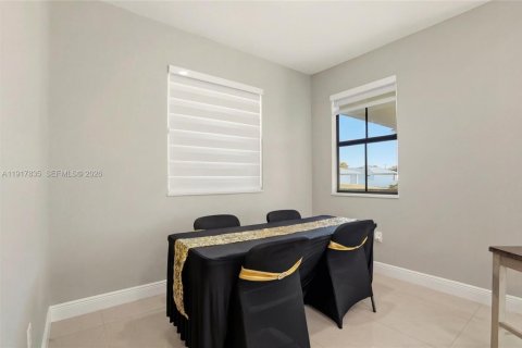 Casa en venta en Lehigh Acres, Florida, 3 dormitorios, 147.53 m2 № 2001702 - foto 16