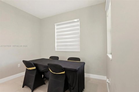 Casa en venta en Lehigh Acres, Florida, 3 dormitorios, 147.53 m2 № 2001702 - foto 14