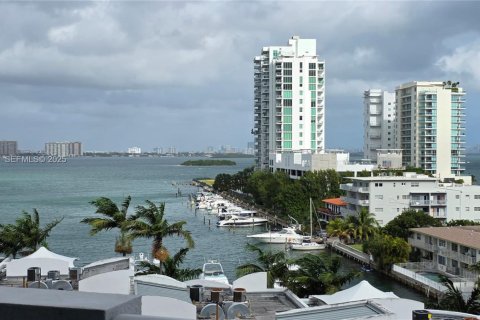 Condominio en venta en North Bay Village, Florida, 2 dormitorios, 116.22 m2 № 1993856 - foto 24