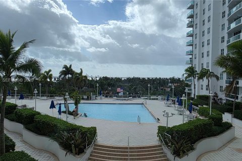 Condominio en venta en North Bay Village, Florida, 2 dormitorios, 116.22 m2 № 1993856 - foto 13