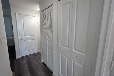 Condominio en venta en North Bay Village, Florida, 2 dormitorios, 116.22 m2 № 1993856 - foto 11