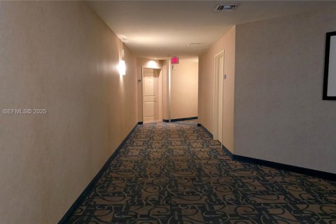 Condominio en venta en North Bay Village, Florida, 2 dormitorios, 116.22 m2 № 1993856 - foto 17