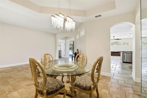 House in Orlando, Florida 5 bedrooms, 272.58 sq.m. № 2213670 - photo 14