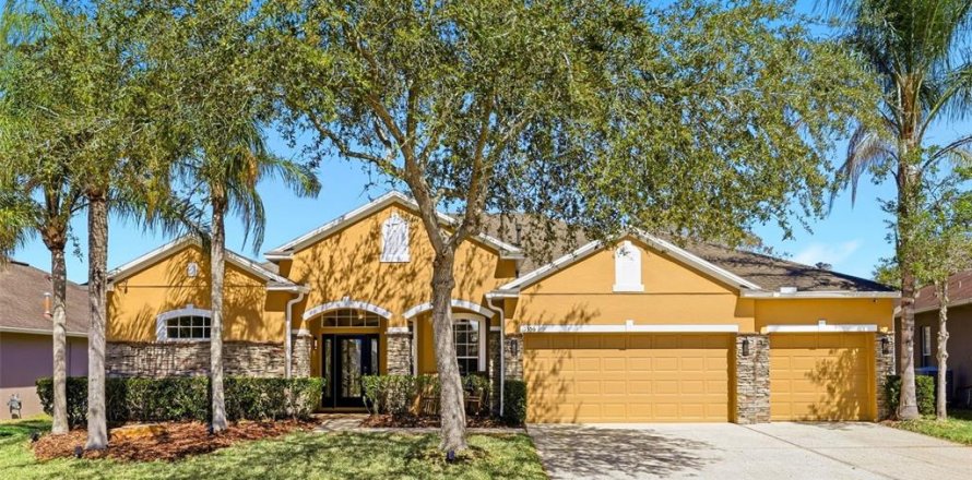 House in Orlando, Florida 5 bedrooms, 272.58 sq.m. № 2213670