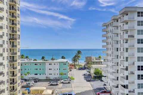 Condominio en venta en Hollywood, Florida, 2 dormitorios, 116.31 m2 № 1701851 - foto 21
