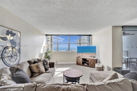 Condominio en venta en Hollywood, Florida, 2 dormitorios, 116.31 m2 № 1701851 - foto 2