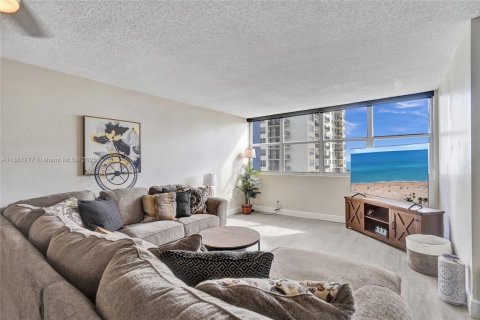 Condominio en venta en Hollywood, Florida, 2 dormitorios, 116.31 m2 № 1701851 - foto 4