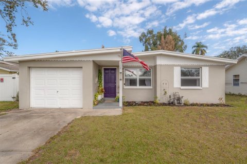 House in Largo, Florida 2 bedrooms, 78.97 sq.m. № 1557957 - photo 1
