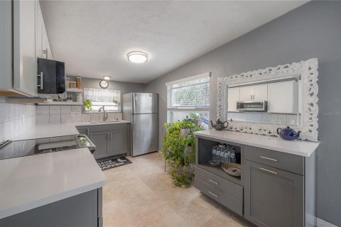 House in Largo, Florida 2 bedrooms, 78.97 sq.m. № 1557957 - photo 13