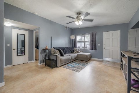 House in Largo, Florida 2 bedrooms, 78.97 sq.m. № 1557957 - photo 9