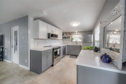House in Largo, Florida 2 bedrooms, 78.97 sq.m. № 1557957 - photo 12