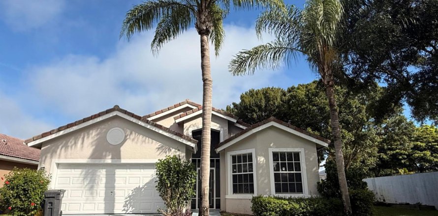 House in Wellington, Florida 3 bedrooms, 145.11 sq.m. № 2384514
