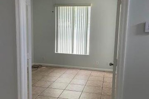 House in Wellington, Florida 3 bedrooms, 145.11 sq.m. № 2384514 - photo 8