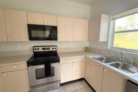 House in Wellington, Florida 3 bedrooms, 145.11 sq.m. № 2384514 - photo 4