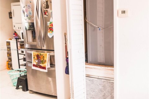 House in Miami, Florida 5 bedrooms, 176.61 sq.m. № 1960618 - photo 13