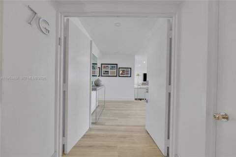 Кондоминиум с 2 спальнями в Форт-Лодердейл, Флорида № 2009351