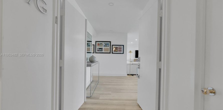 Кондоминиум с 2 спальнями в Форт-Лодердейл, Флорида № 2009351