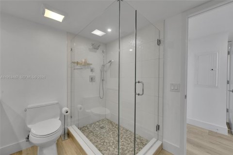 Купить кондоминиум в Форт-Лодердейл, Флорида 2 спальни, 156.54м2, № 2009351 - фото 19