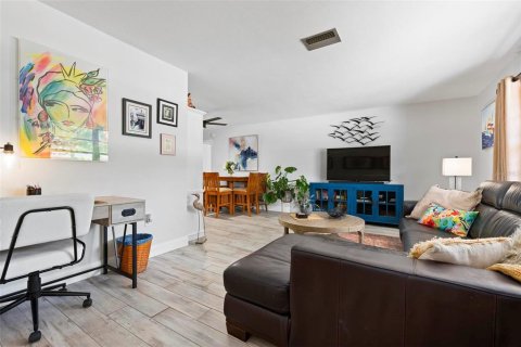 Casa en venta en Bradenton, Florida, 3 dormitorios, 160.81 m2 № 1622238 - foto 5