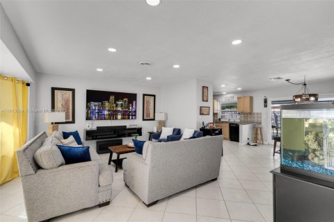 Casa en venta en Margate, Florida, 3 dormitorios, 110.83 m2 № 1968973 - foto 5