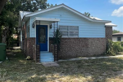 House in Winter Haven, Florida 3 bedrooms, 104.42 sq.m. № 2217325