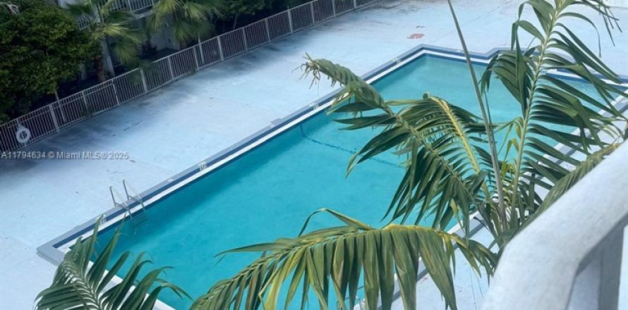 Condo in Miami, Florida, 3 bedrooms № 1725941