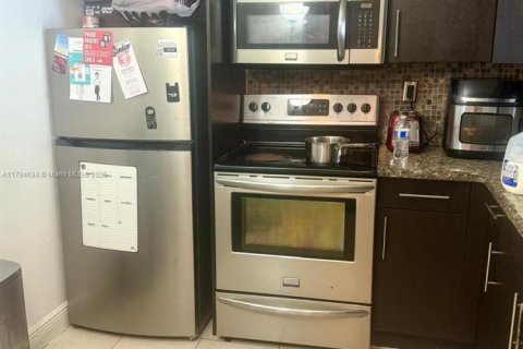Condo in Miami, Florida, 3 bedrooms  № 1725941 - photo 4