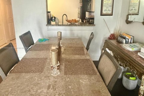 Condo in Miami, Florida, 3 bedrooms  № 1725941 - photo 7
