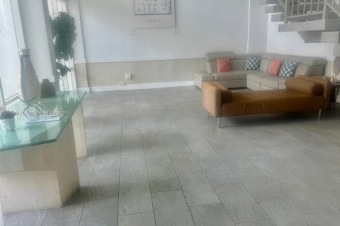 Condo in Miami, Florida, 3 bedrooms  № 1725941 - photo 17