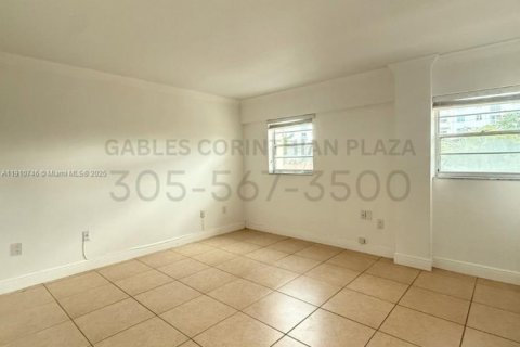 Appartement à louer à Coral Gables, Floride: 1 chambre, 5118.54 m2 № 1965934 - photo 4