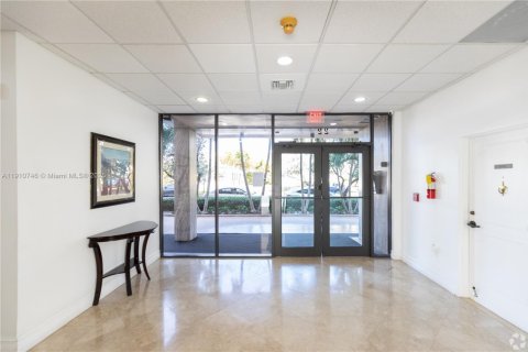 Appartement à louer à Coral Gables, Floride: 1 chambre, 5118.54 m2 № 1965934 - photo 10
