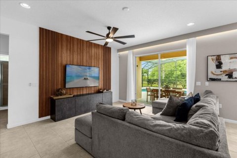 Casa en venta en Davenport, Florida, 7 dormitorios, 337.14 m2 № 2145558 - foto 5