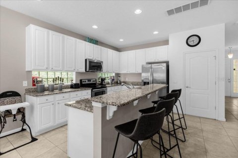 Casa en venta en Davenport, Florida, 7 dormitorios, 337.14 m2 № 2145558 - foto 4