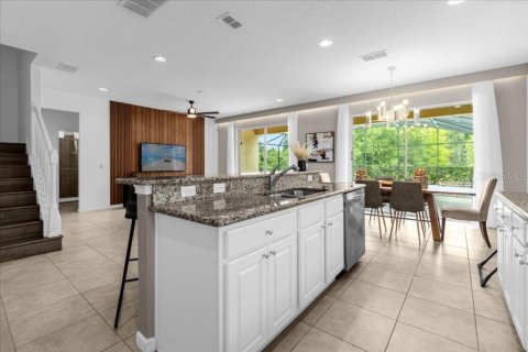 Casa en venta en Davenport, Florida, 7 dormitorios, 337.14 m2 № 2145558 - foto 3