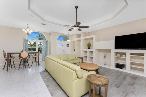 House in Punta Gorda, Florida 3 bedrooms, 184.69 sq.m. № 1517828 - photo 12