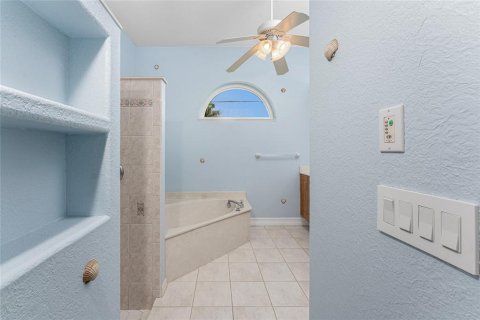 House in Punta Gorda, Florida 3 bedrooms, 184.69 sq.m. № 1517828 - photo 26