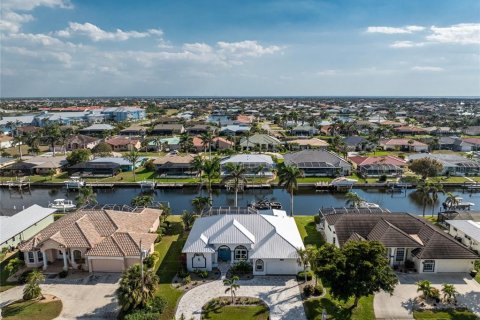 House in Punta Gorda, Florida 3 bedrooms, 184.69 sq.m. № 1517828 - photo 4