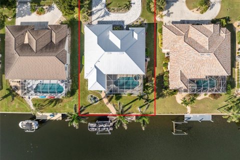 House in Punta Gorda, Florida 3 bedrooms, 184.69 sq.m. № 1517828 - photo 3