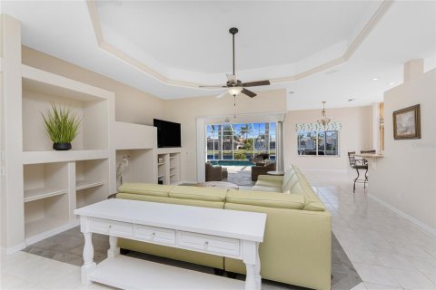 House in Punta Gorda, Florida 3 bedrooms, 184.69 sq.m. № 1517828 - photo 8