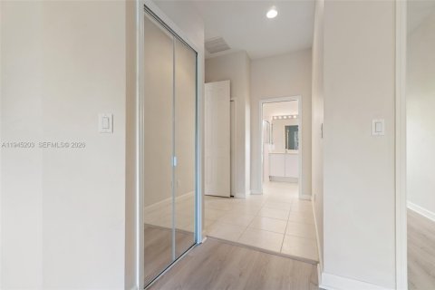 Купить виллу или дом в Порт-Сент-Луси, Флорида 3 спальни, 165.09м2, № 2009372 - фото 13