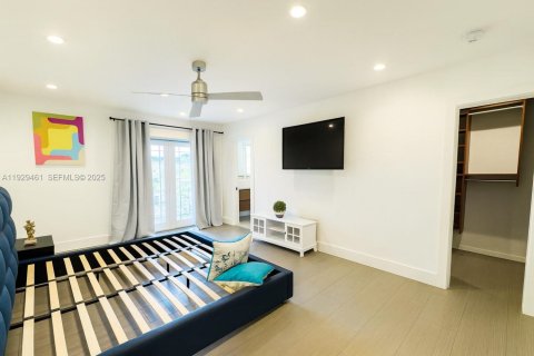 Снять в аренду таунхаус в Норт-Майами, Флорида 2 спальни, 137.68м2, № 1987793 - фото 8