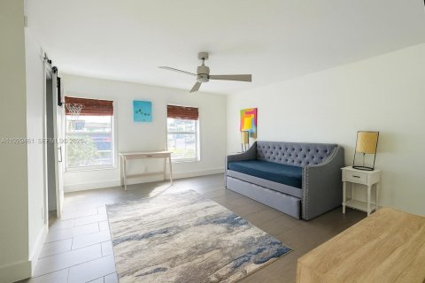 Снять в аренду таунхаус в Норт-Майами, Флорида 2 спальни, 137.68м2, № 1987793 - фото 10